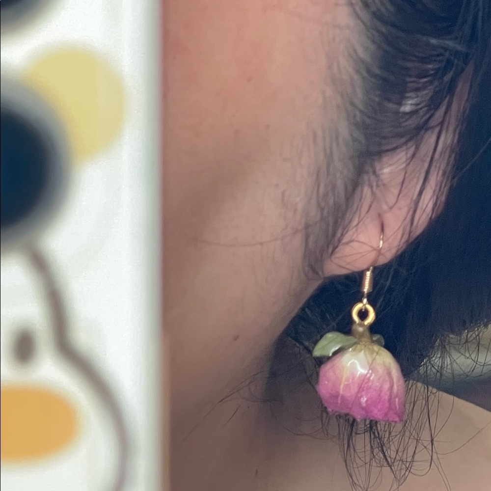 Handmade resin real flower earrings - Picture 3 of 4